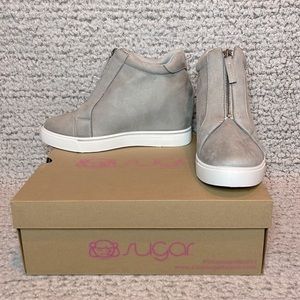 NWT Sugar Glitz Grey Micro Hidden Wedge Sneakers, Size 8.5
